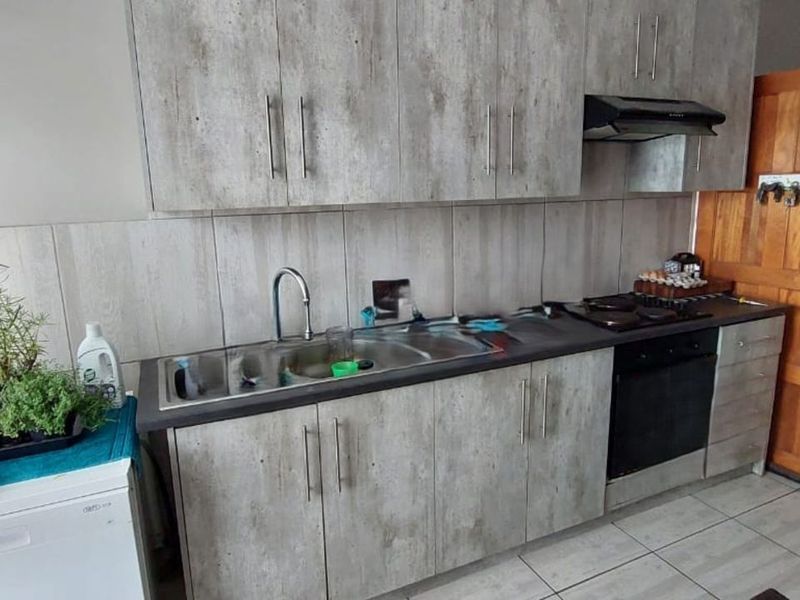 House For Sale in Beaconsfield - Photo 4