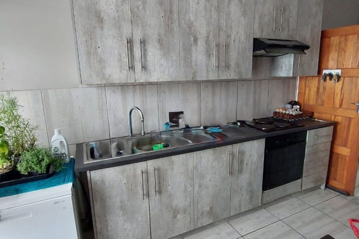 House For Sale in Beaconsfield - Photo 4