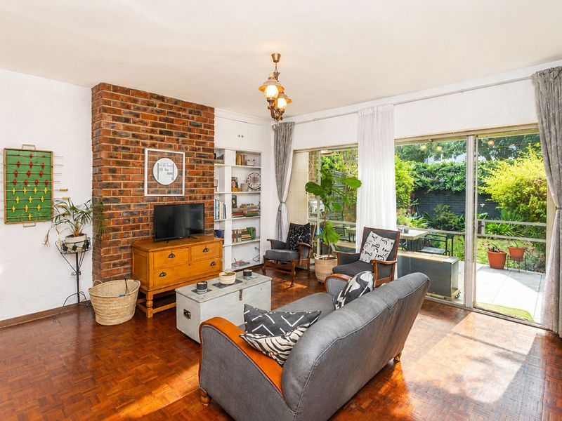 Townhouse For Sale in Linden - Photo 8