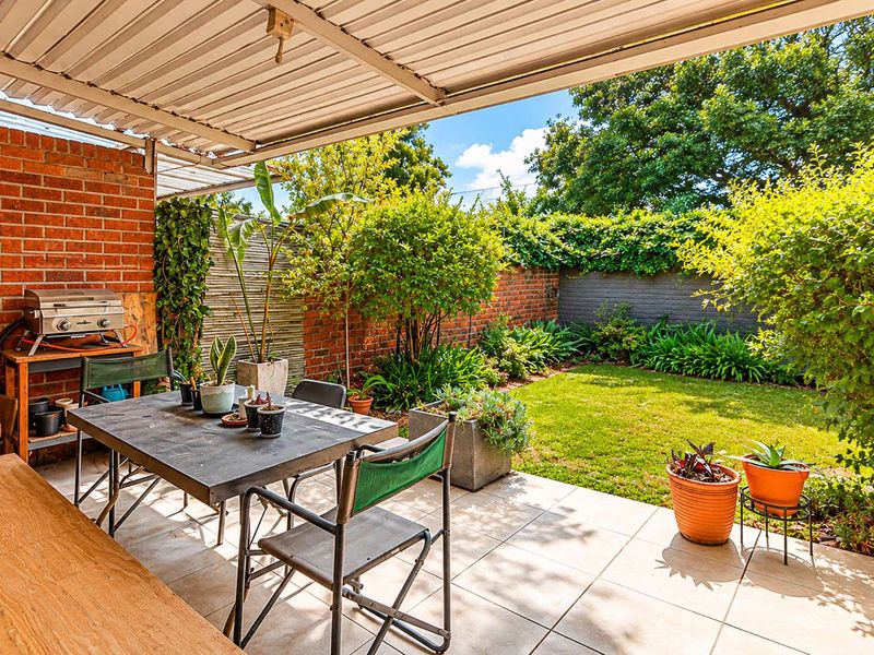 Townhouse For Sale in Linden - Photo 2
