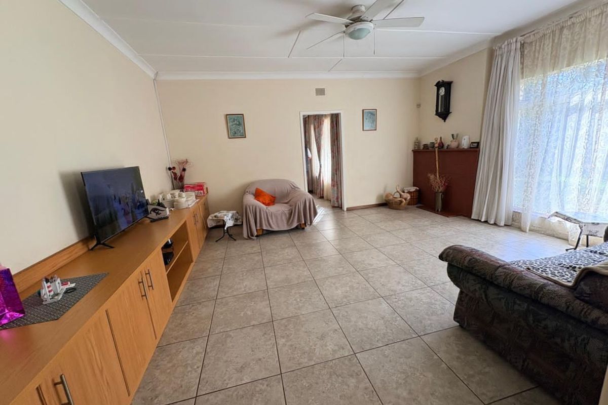 House For Sale in Verwoerdpark - Photo 3