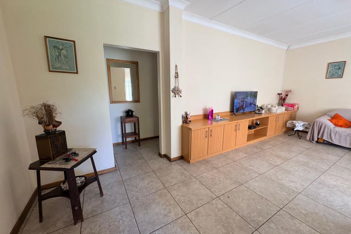 House For Sale in Verwoerdpark - Photo 2