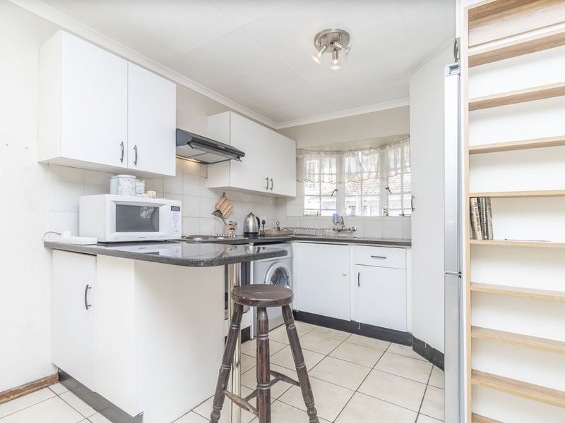Townhouse For Sale in Wilgeheuwel - Photo 9