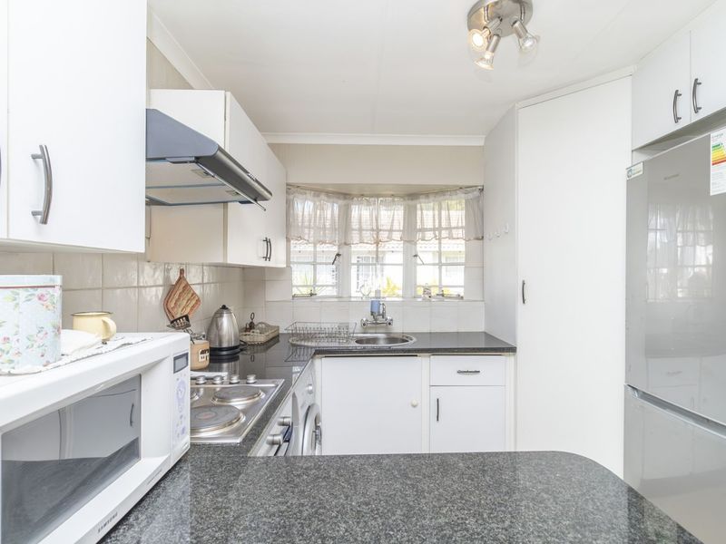 Townhouse For Sale in Wilgeheuwel - Photo 8