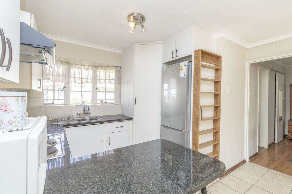 Townhouse For Sale in Wilgeheuwel - Photo 5