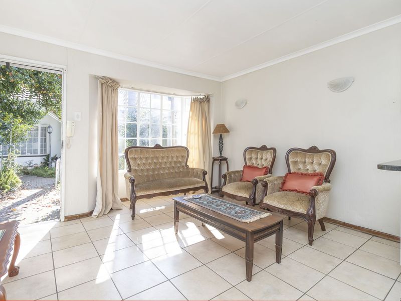 Townhouse For Sale in Wilgeheuwel - Photo 2
