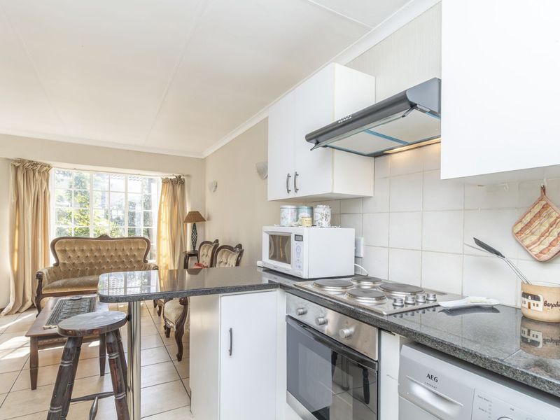 Townhouse For Sale in Wilgeheuwel - Photo 7