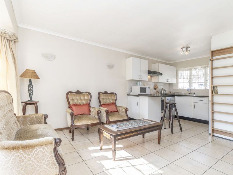 Townhouse For Sale in Wilgeheuwel - Photo 4