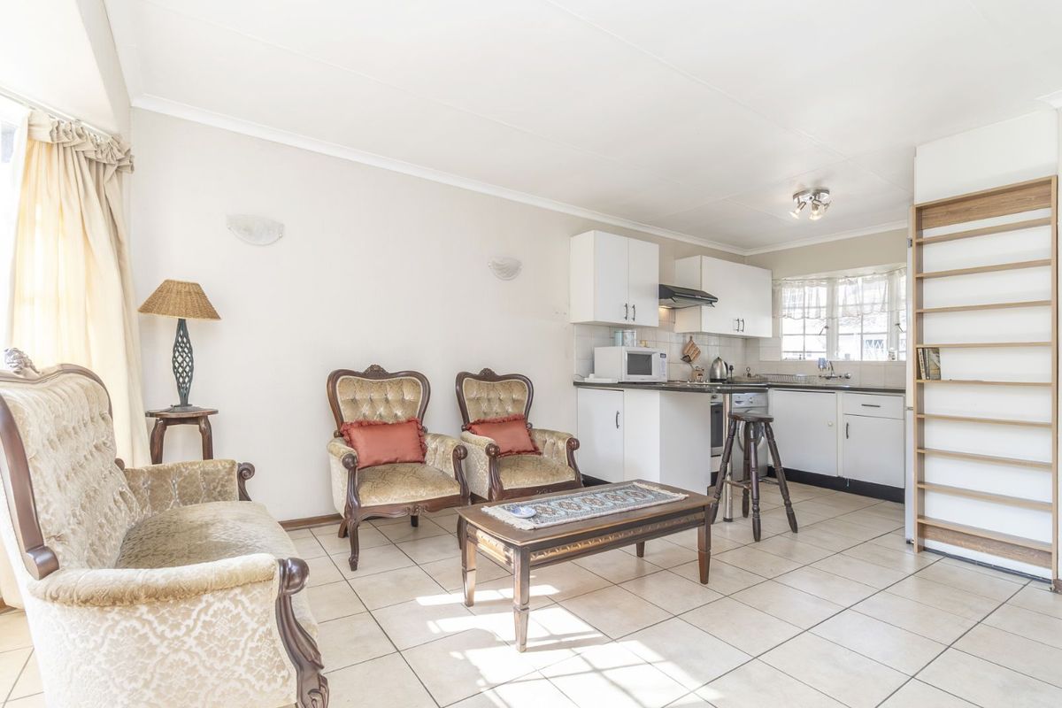 Townhouse For Sale in Wilgeheuwel - Photo 4