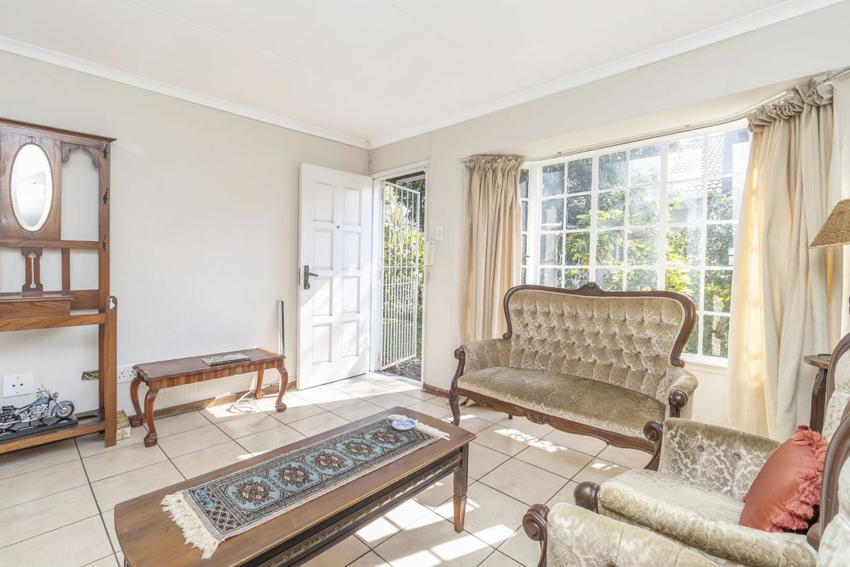 Townhouse For Sale in Wilgeheuwel - Photo 3