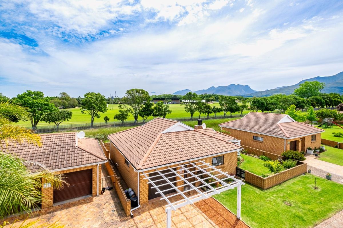 House For Sale in George East - Photo 2