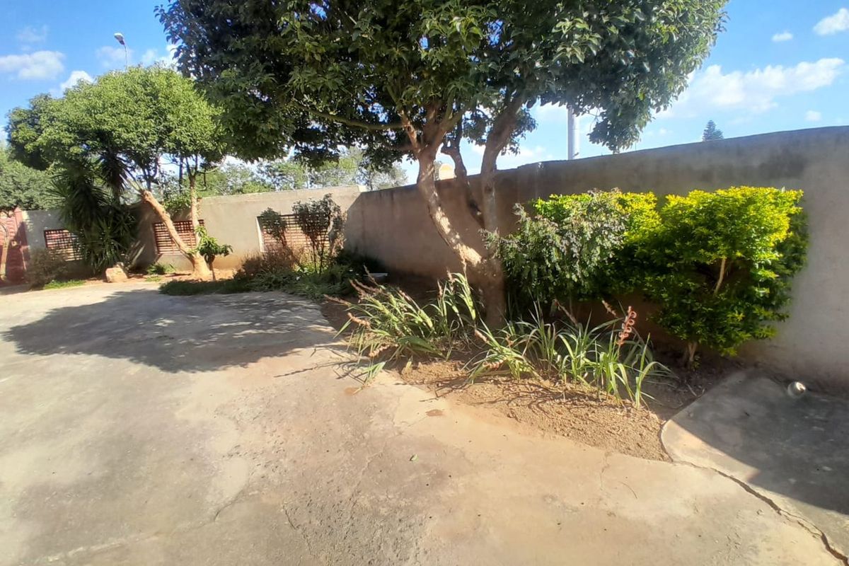 House For Sale in Hammanskraal Central - Photo 2