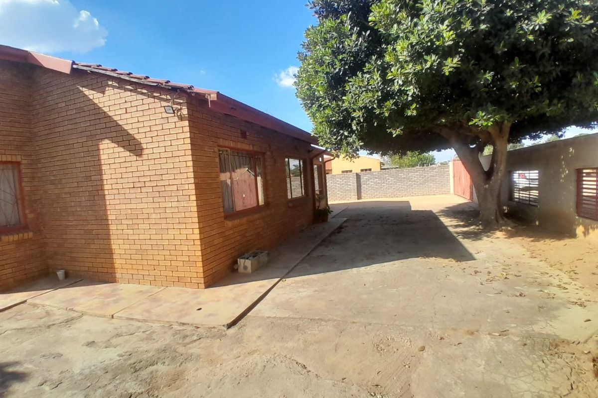 House For Sale in Hammanskraal Central - Photo 3