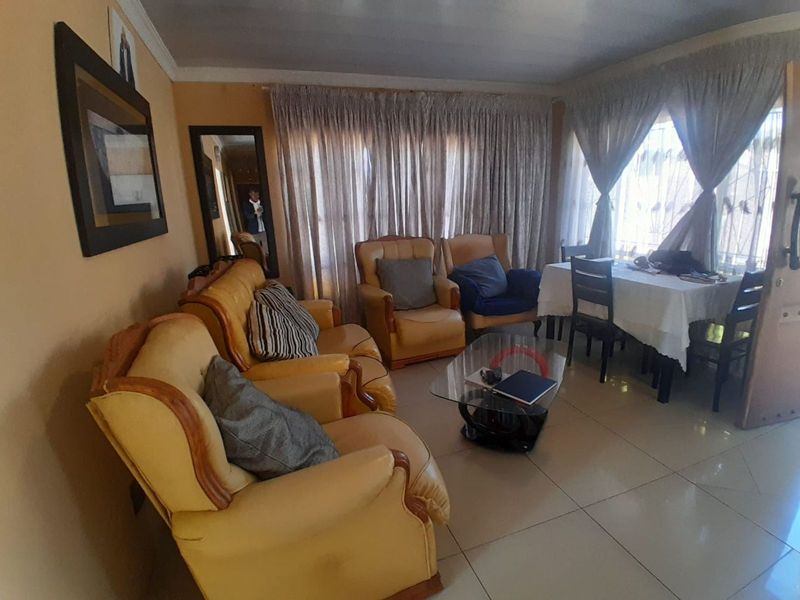 House For Sale in Hammanskraal Central - Photo 5