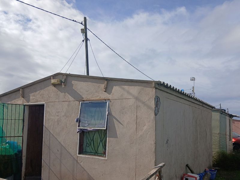House For Sale in Kwanonqaba - Photo 2