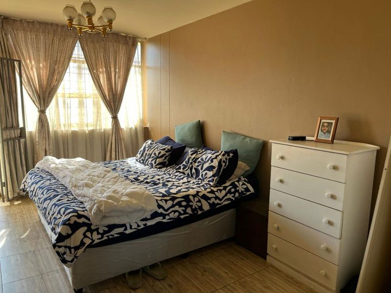 Apartment For Sale in Sunnyside - Photo 6