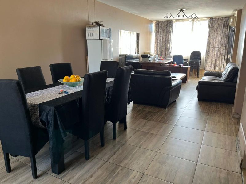 Apartment For Sale in Sunnyside - Photo 3