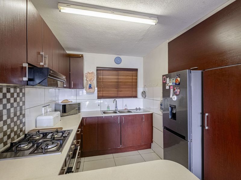 House For Sale in South End - Photo 6