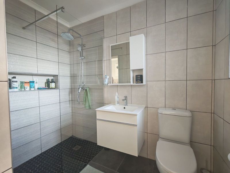 House For Sale in Glenhurd - Photo 2