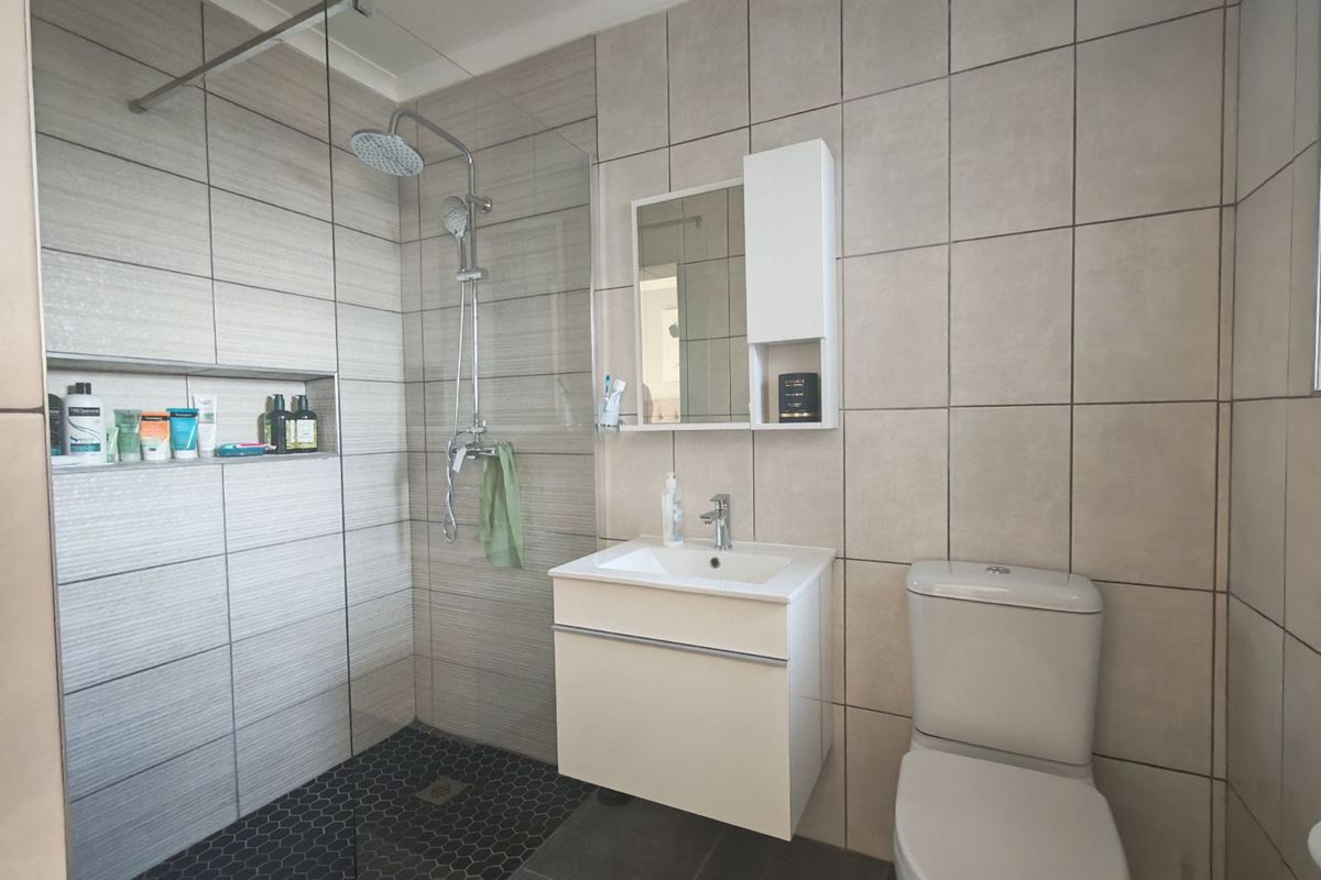 House For Sale in Glenhurd - Photo 2