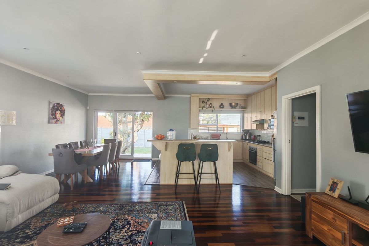 House For Sale in Glenhurd - Photo 3