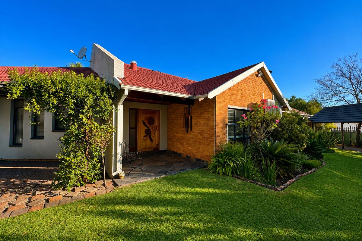 House For Sale in Secunda Central - Photo 2