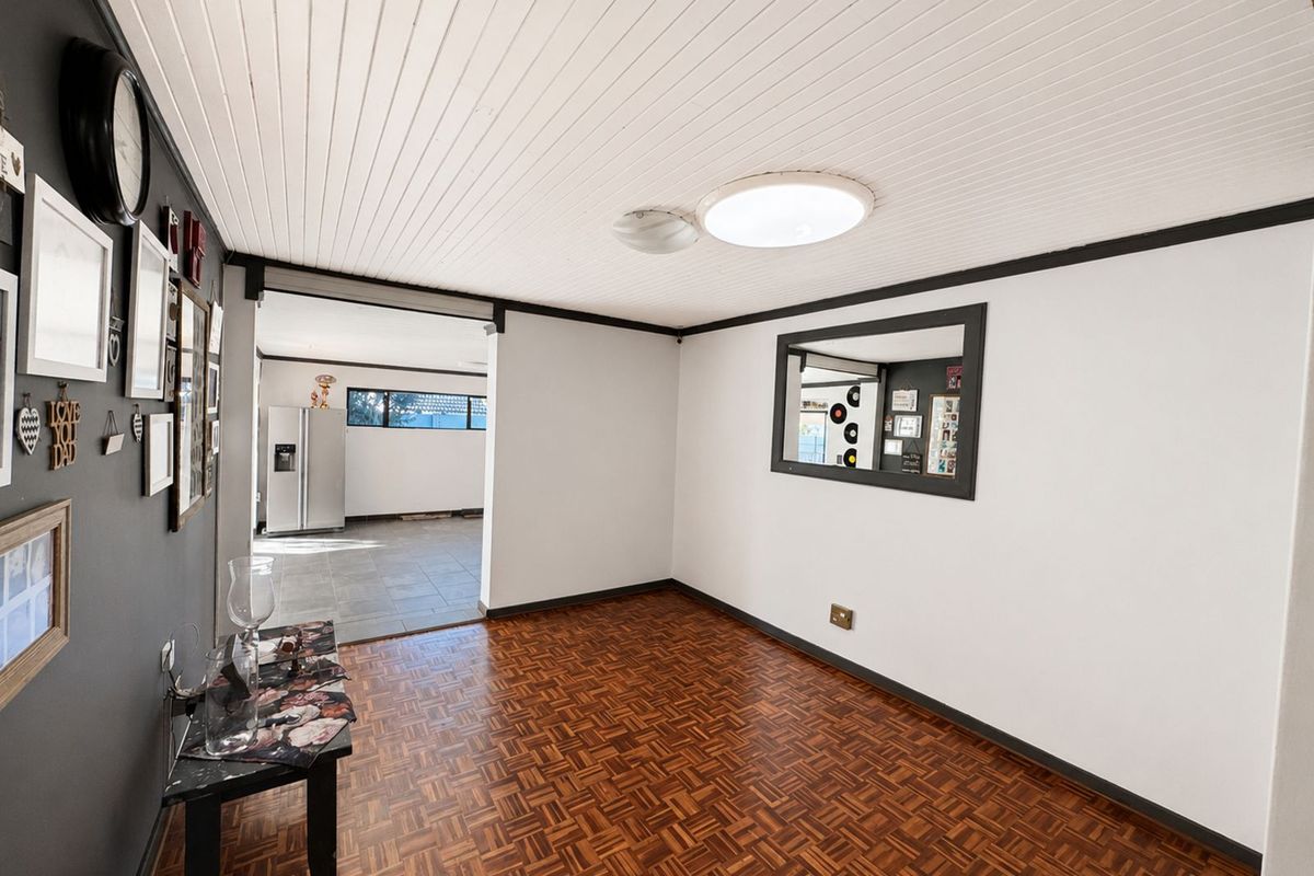 House For Sale in Secunda Central - Photo 5