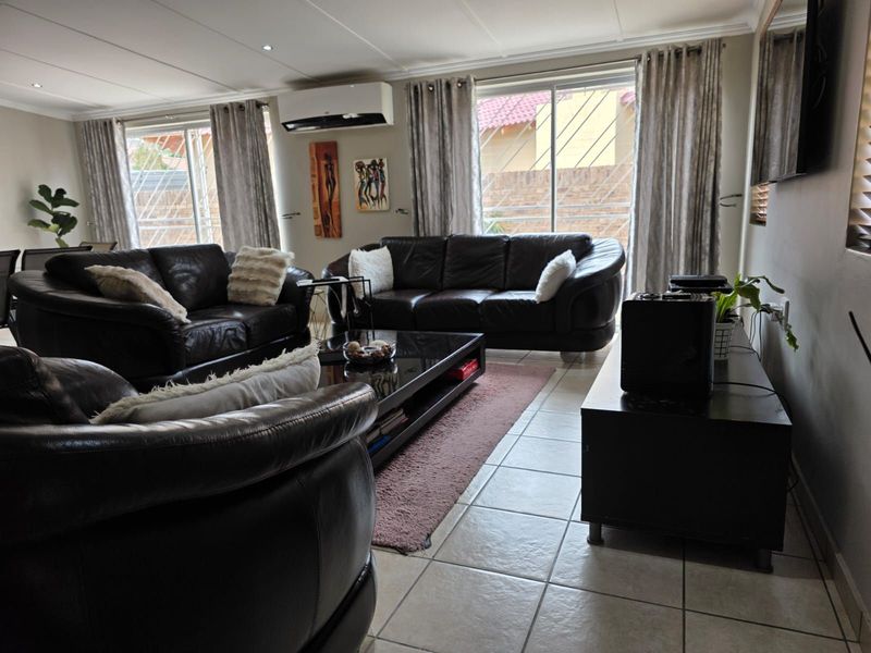 Townhouse For Sale in Carters Glen - Photo 3