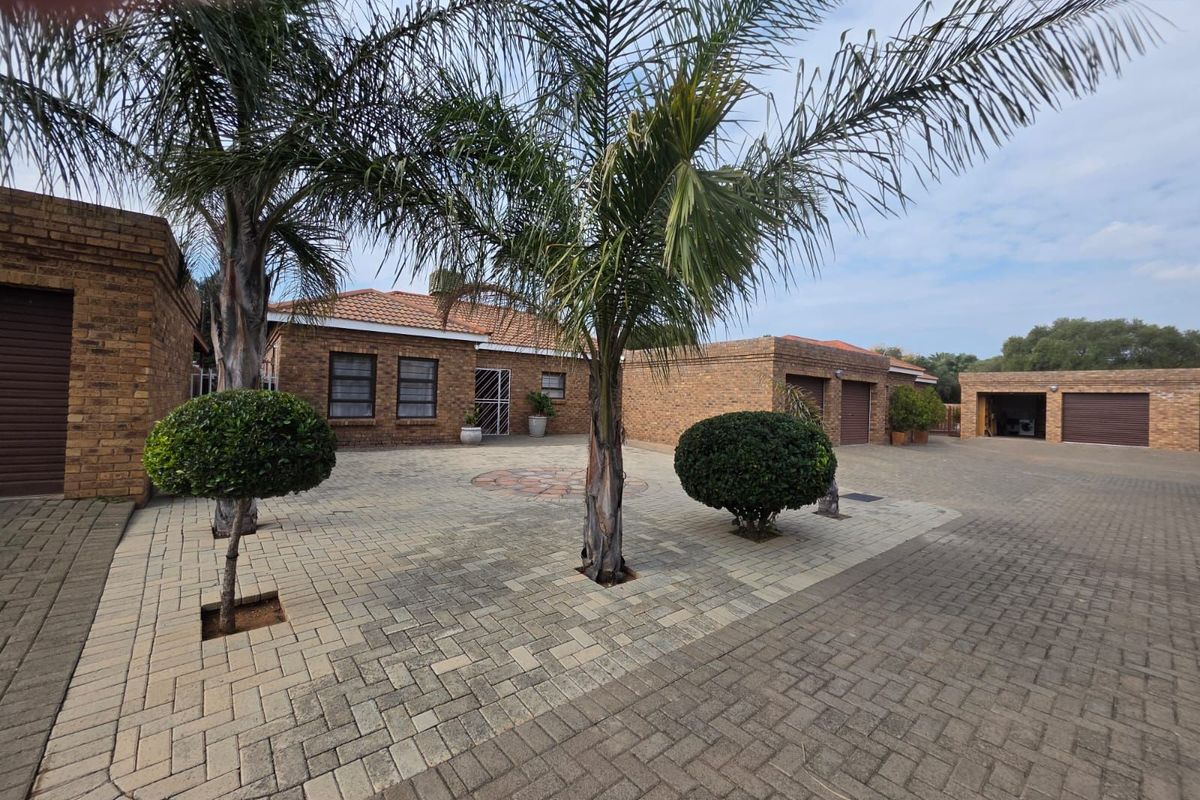 Townhouse For Sale in Carters Glen - Photo 2