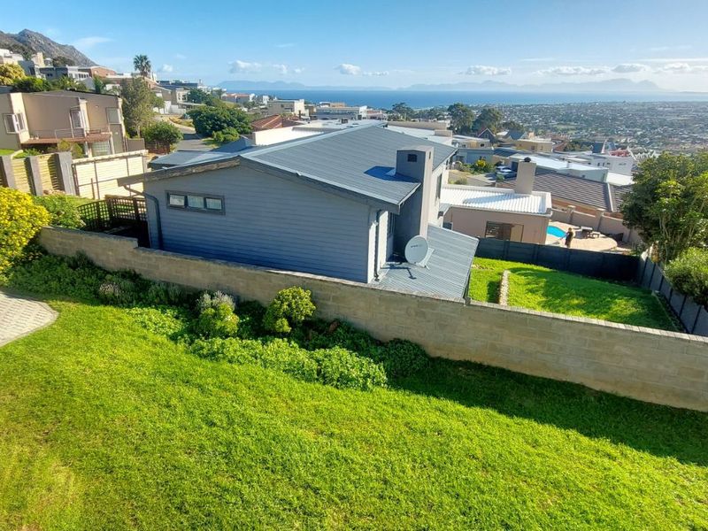 House For Sale in Mountainside - Photo 3