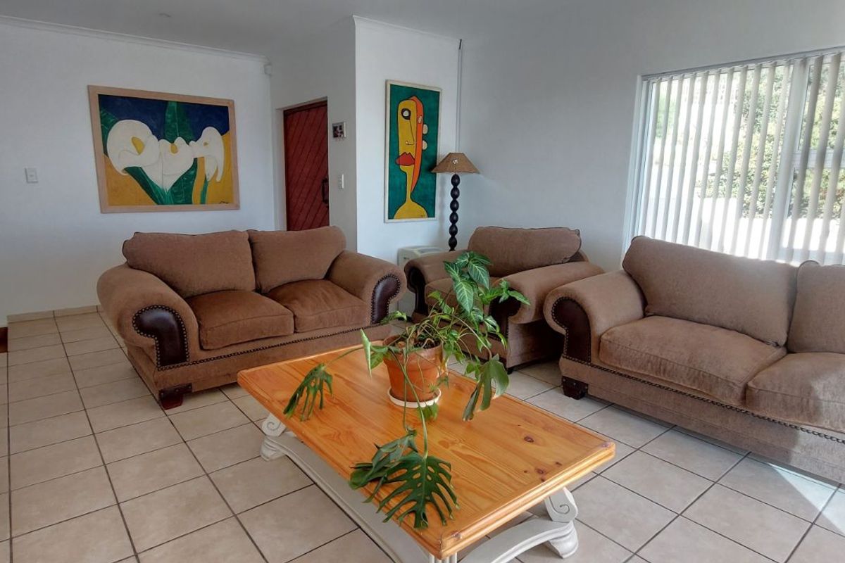 House For Sale in Mansfield - Photo 3