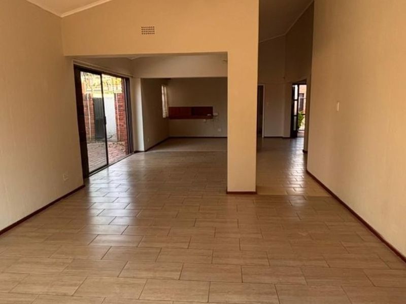 Townhouse For Sale in Corlett Gardens - Photo 5