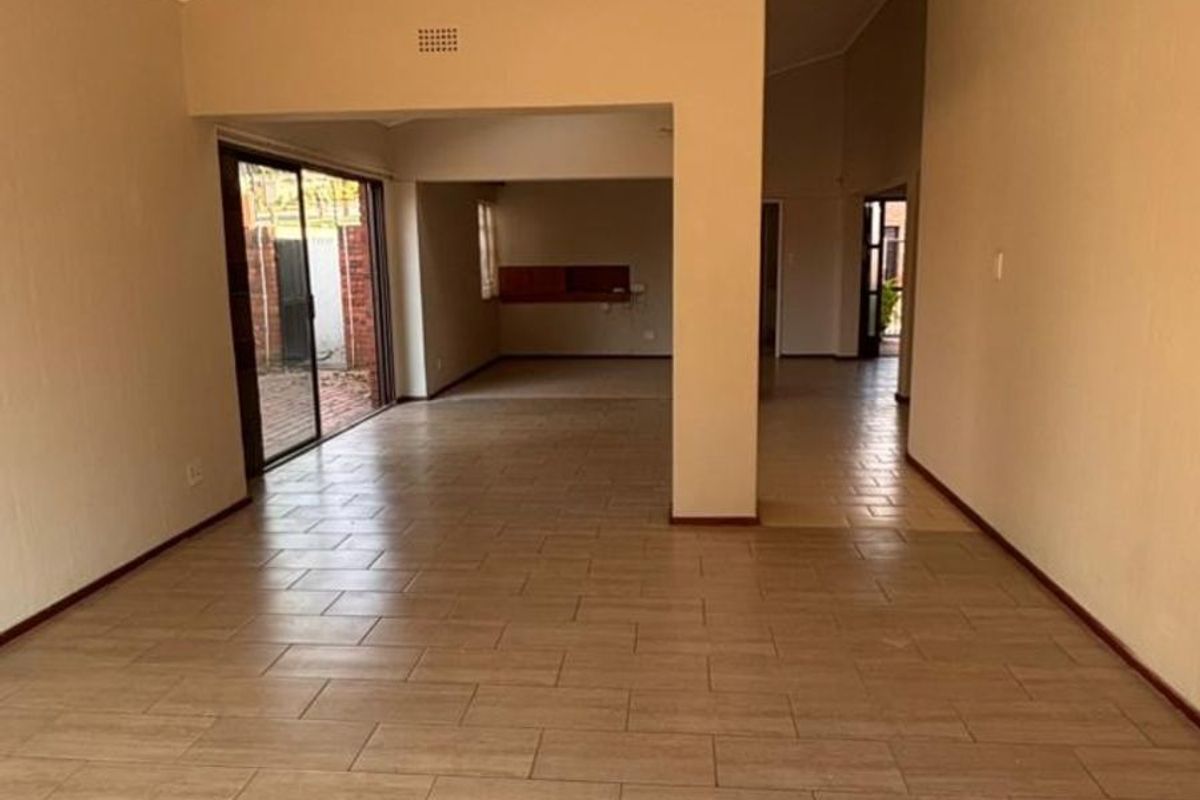 Townhouse For Sale in Corlett Gardens - Photo 5