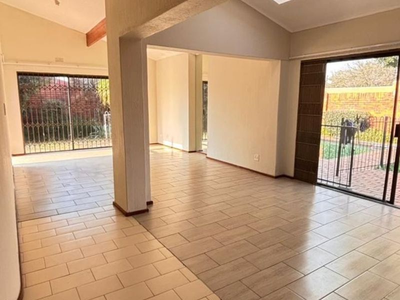 Townhouse For Sale in Corlett Gardens - Photo 3