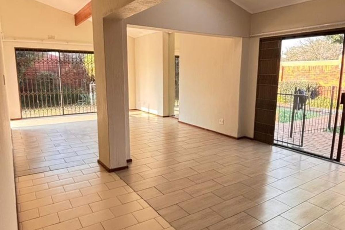 Townhouse For Sale in Corlett Gardens - Photo 3