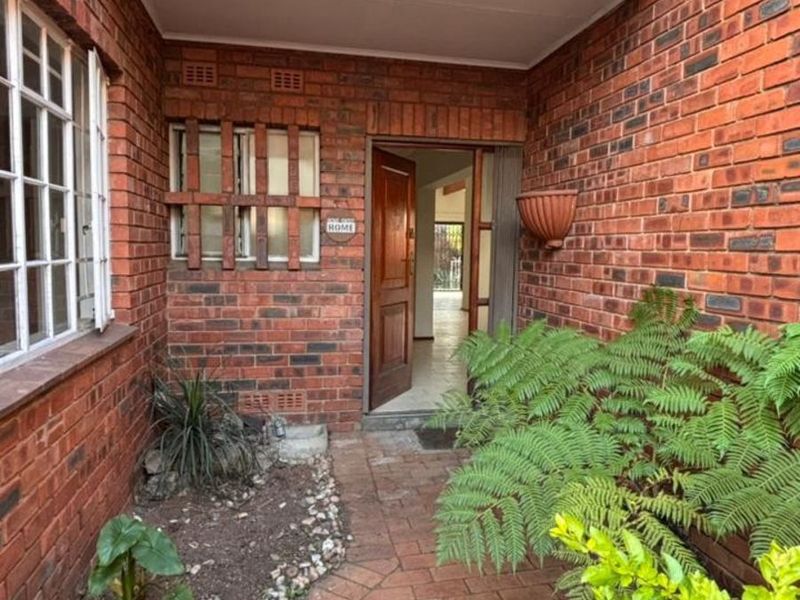 Townhouse For Sale in Corlett Gardens - Photo 2