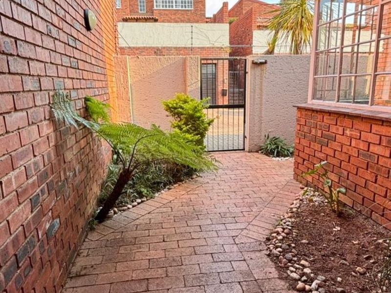 Townhouse For Sale in Corlett Gardens - Photo 1