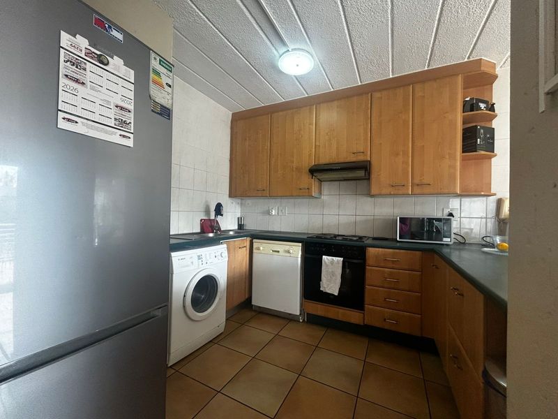 Apartment To Rent in Lonehill - Photo 5