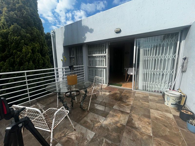 Apartment To Rent in Lonehill - Photo 1