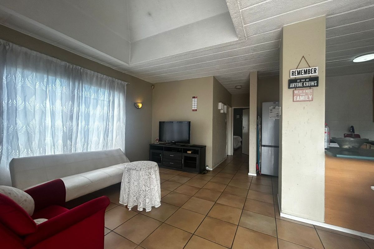 Apartment To Rent in Lonehill - Photo 3