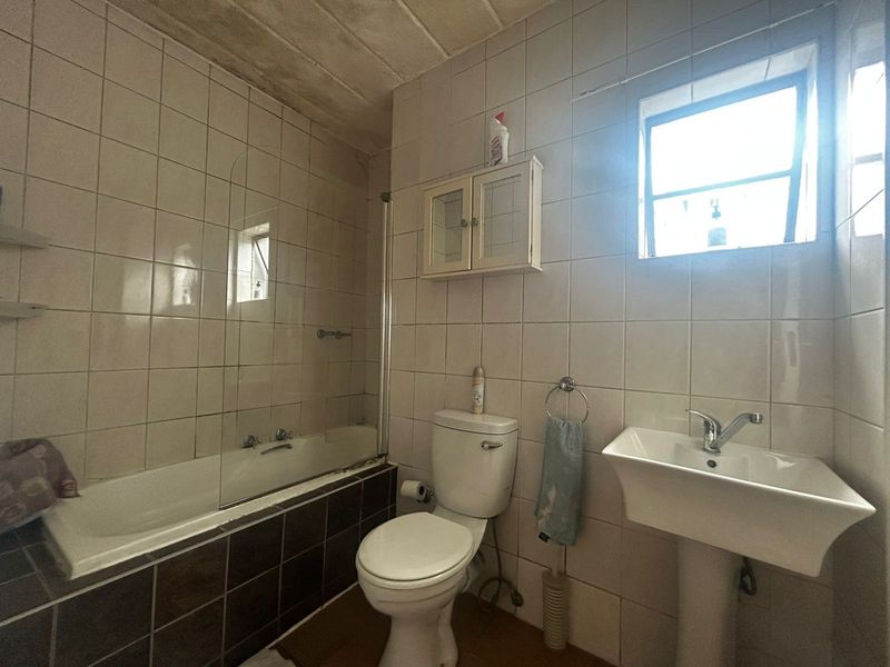 Apartment To Rent in Lonehill - Photo 9