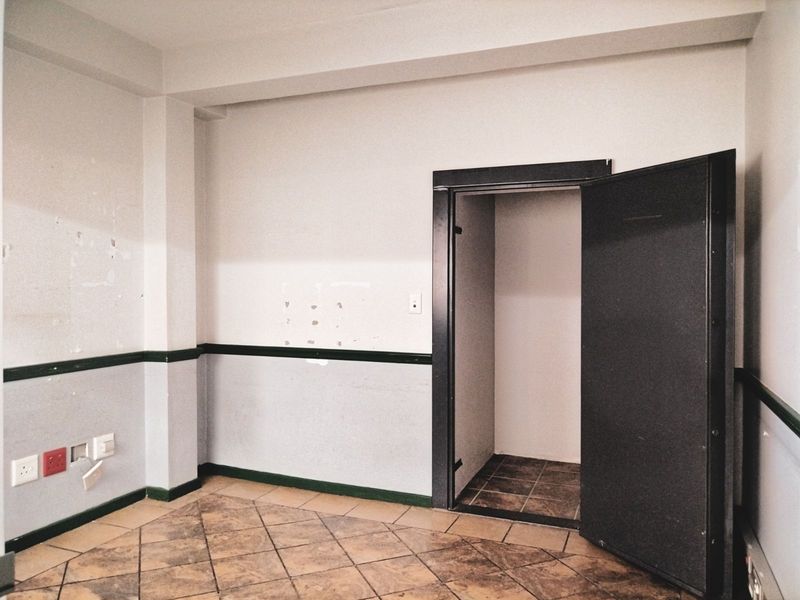 Office For Sale in George Central - Photo 8