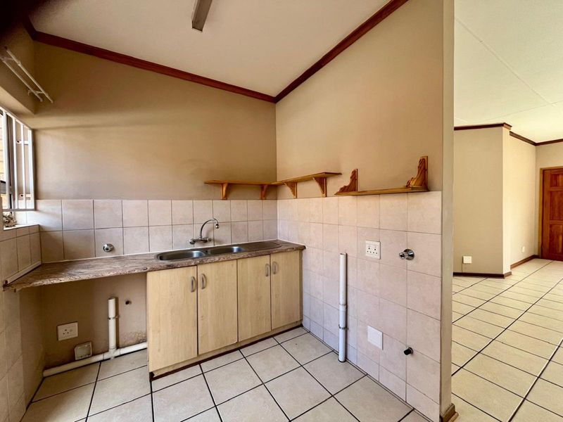 Townhouse For Sale in Langenhovenpark - Photo 10