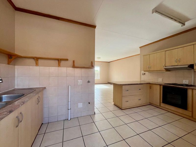 Townhouse For Sale in Langenhovenpark - Photo 8