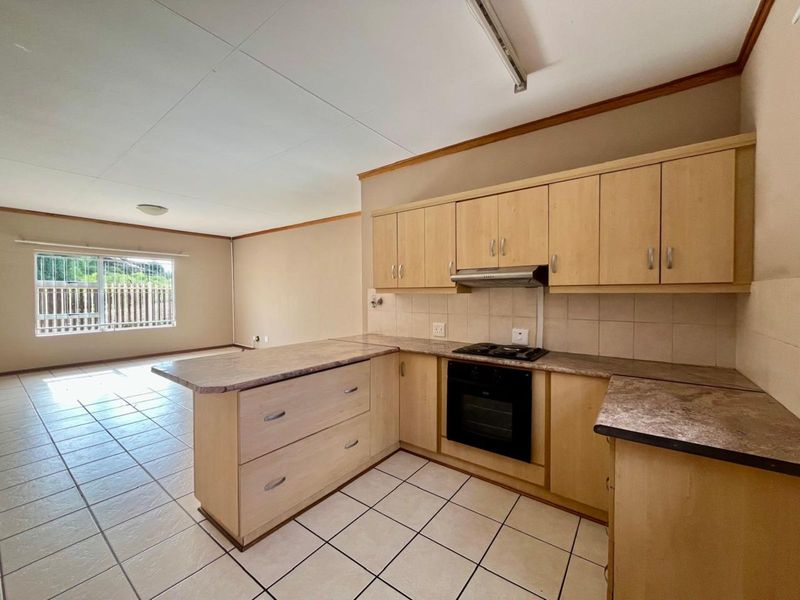 Townhouse For Sale in Langenhovenpark - Photo 7
