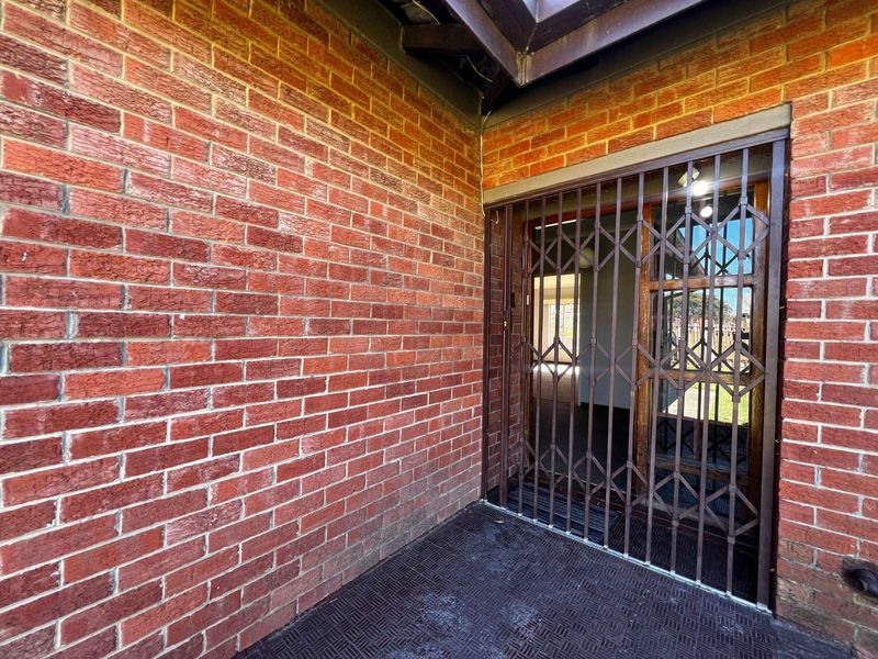 House For Sale in Volksrust Central - Photo 2