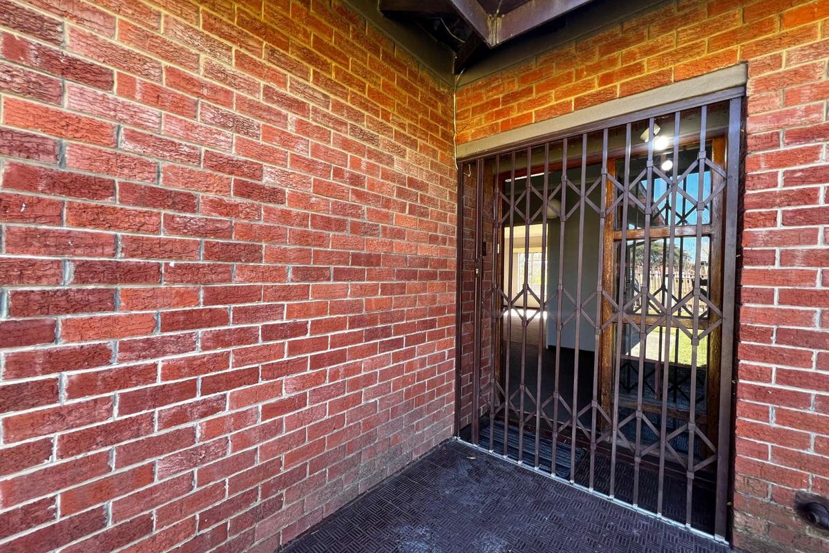 House For Sale in Volksrust Central - Photo 2