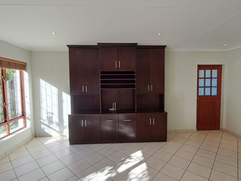 House For Sale in The Island - Photo 7