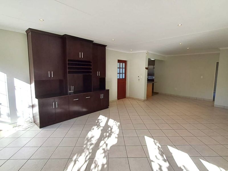 House For Sale in The Island - Photo 8