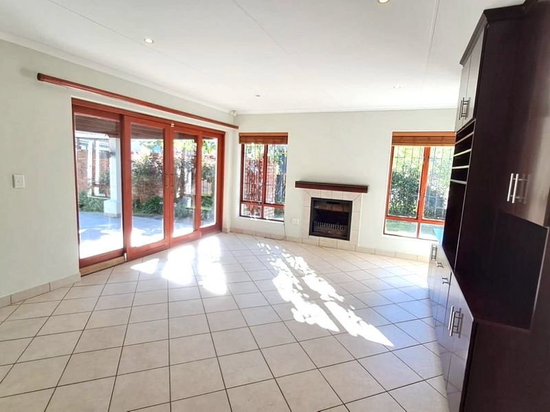 House For Sale in The Island - Photo 4